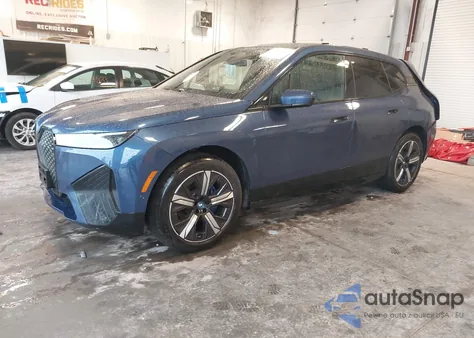2025 BMW Ix xDrive50 из США, поврежденный, VIN WB523CF02SCU47905